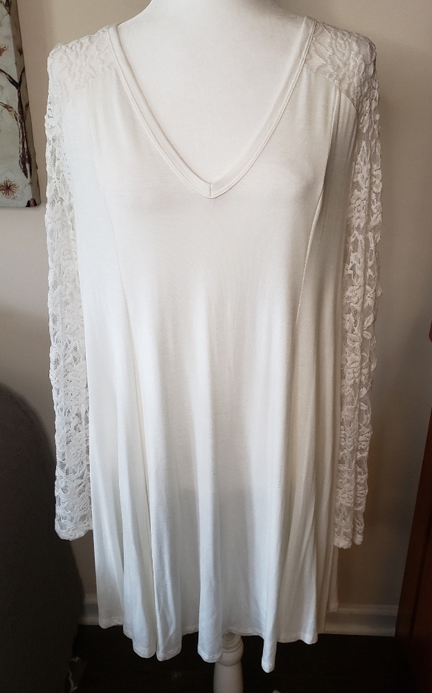 White with lace sleeves and back tunic in ivory by Emerald